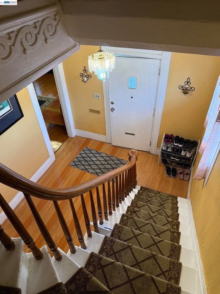 663 25th St - Photo 5 of 20
