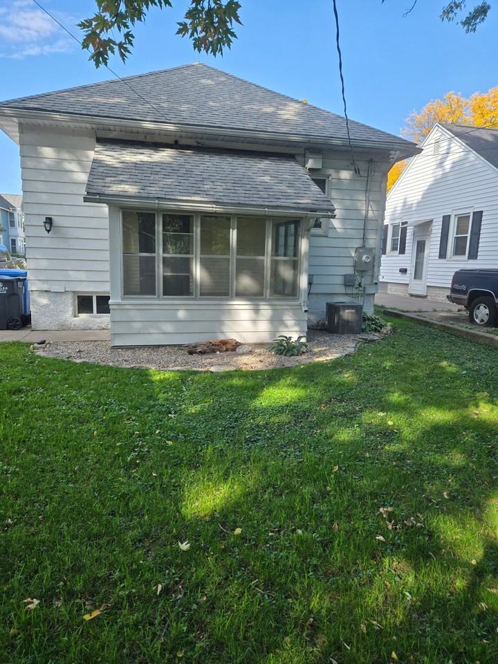 1113 W Mark St - Photo 2 of 20