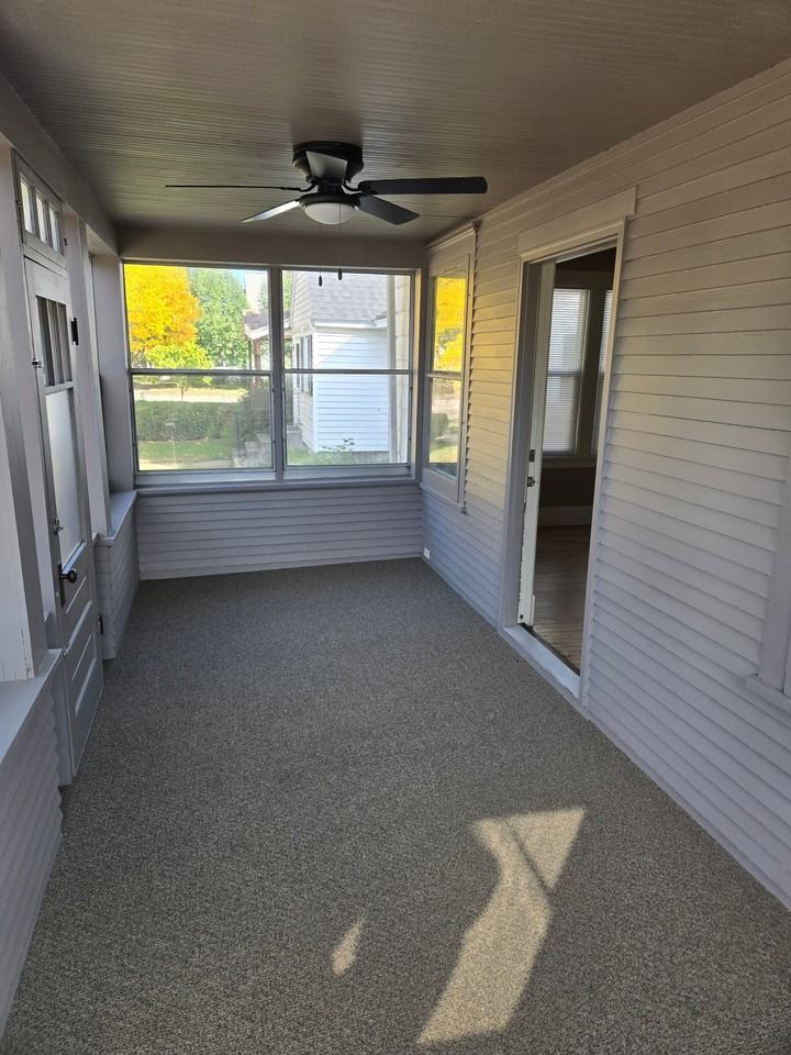 1113 W Mark St - Photo 3 of 20