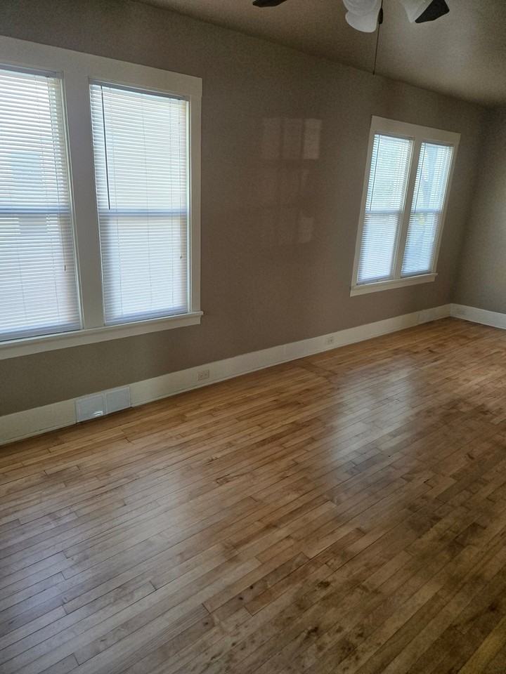 1113 W Mark St - Photo 6 of 20