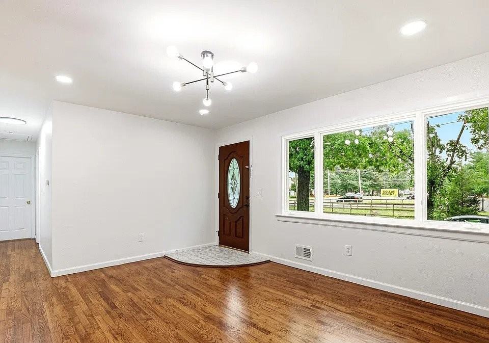 3050 Richmond Ave - Photo 2 of 9