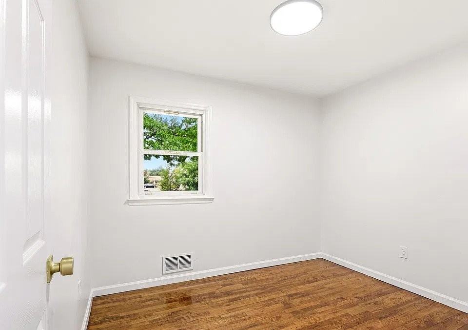 3050 Richmond Ave - Photo 5 of 9