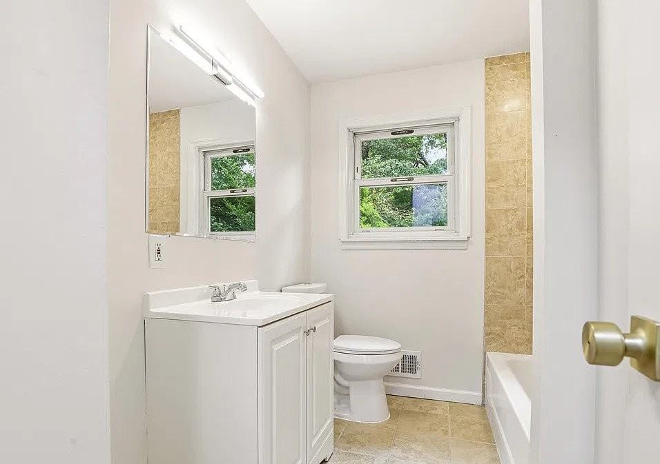 3050 Richmond Ave - Photo 6 of 9