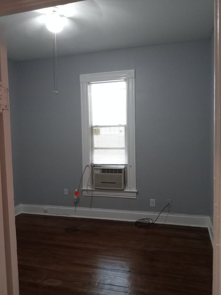 2611 Tuam St - Photo 4 of 12