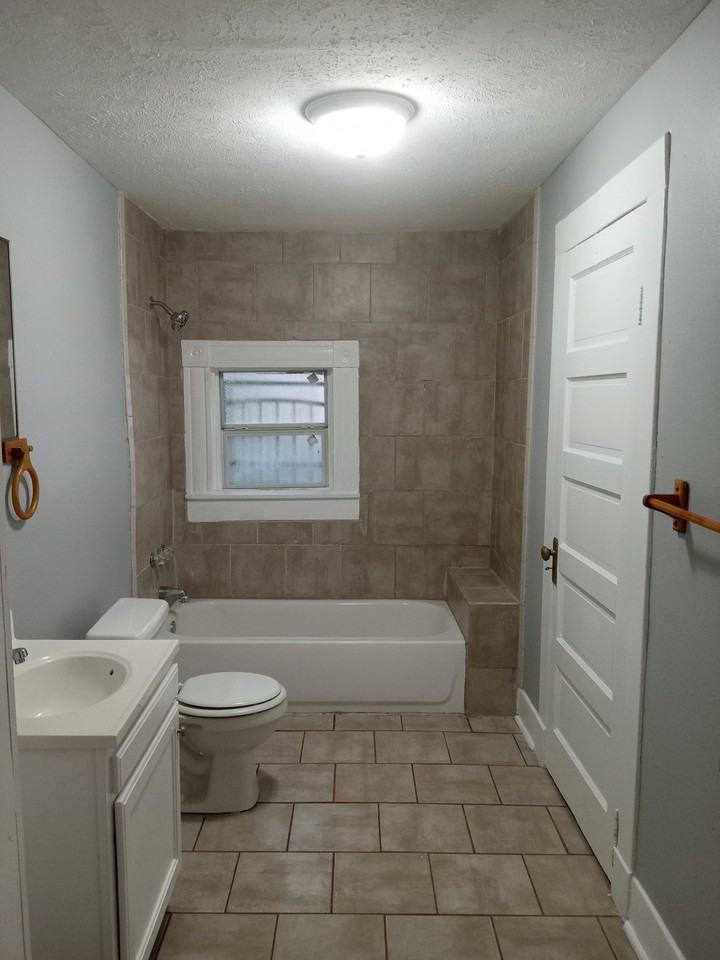 2611 Tuam St - Photo 6 of 12