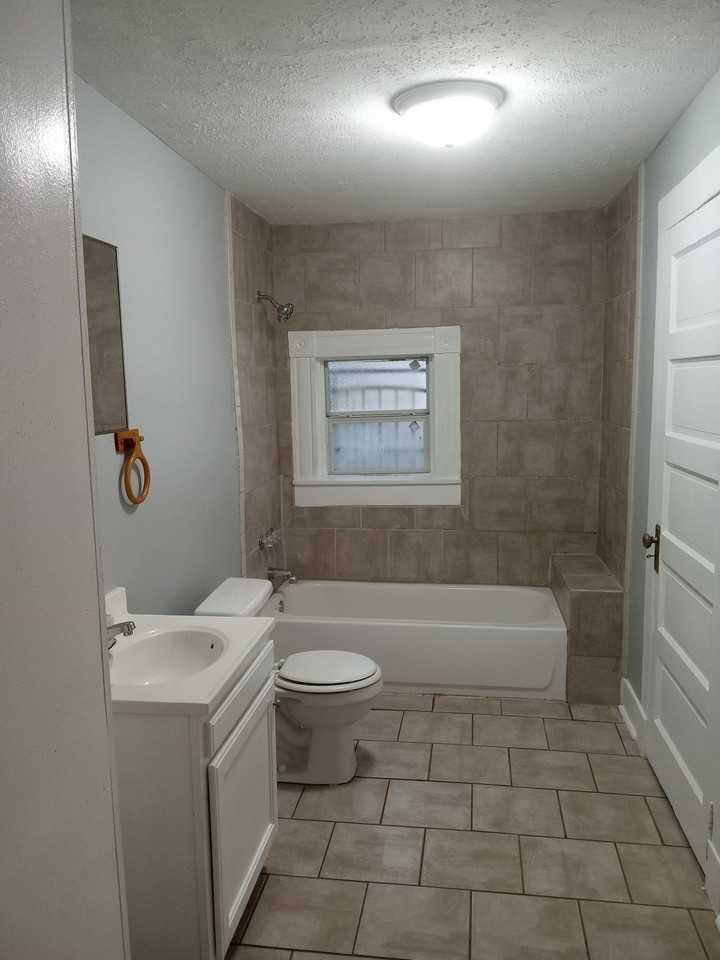 2611 Tuam St - Photo 7 of 12