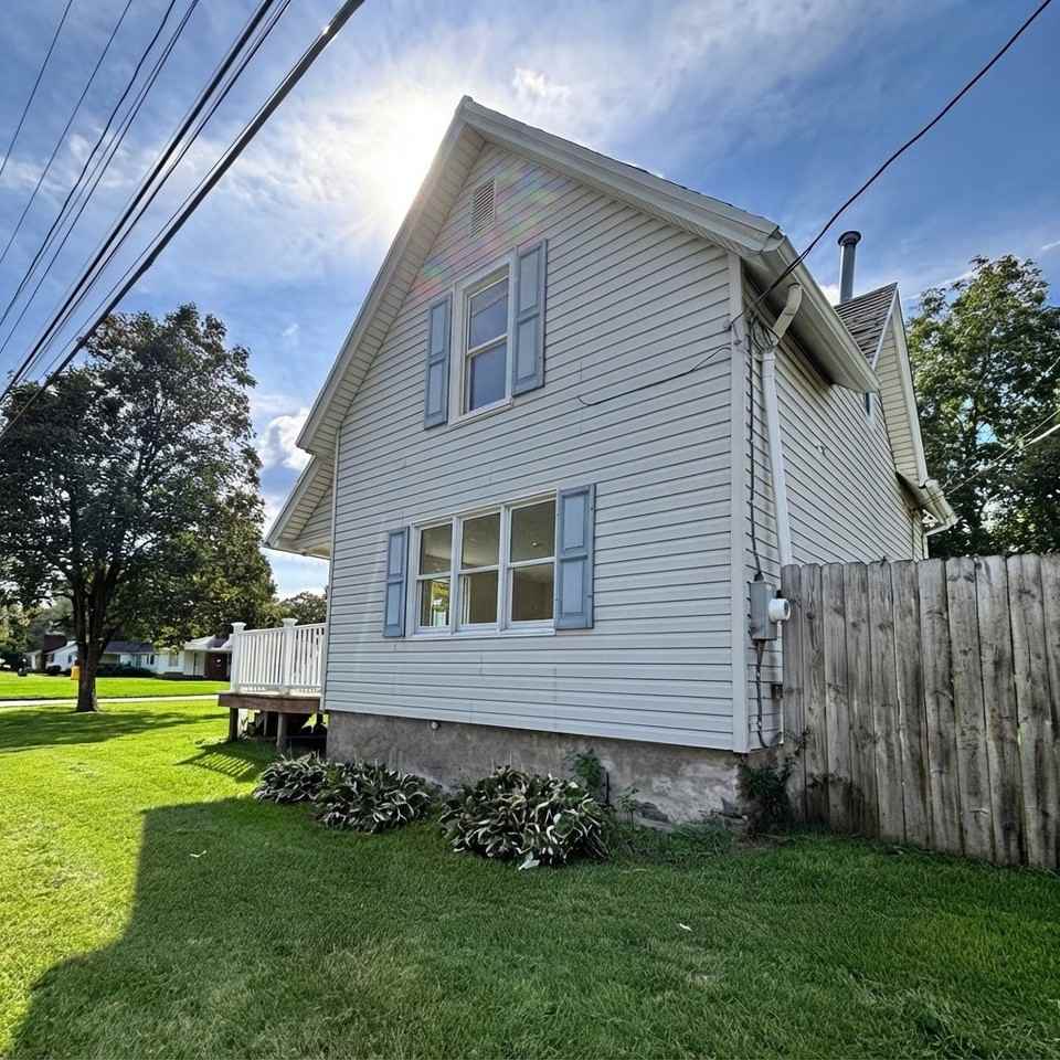 1429 Titus Ave - Photo 2 of 17