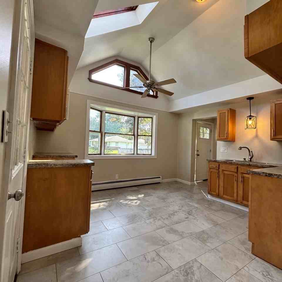 1429 Titus Ave - Photo 6 of 17