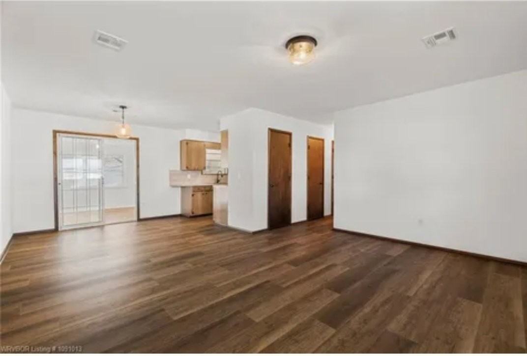 617 N Harriet St - Photo 3 of 10