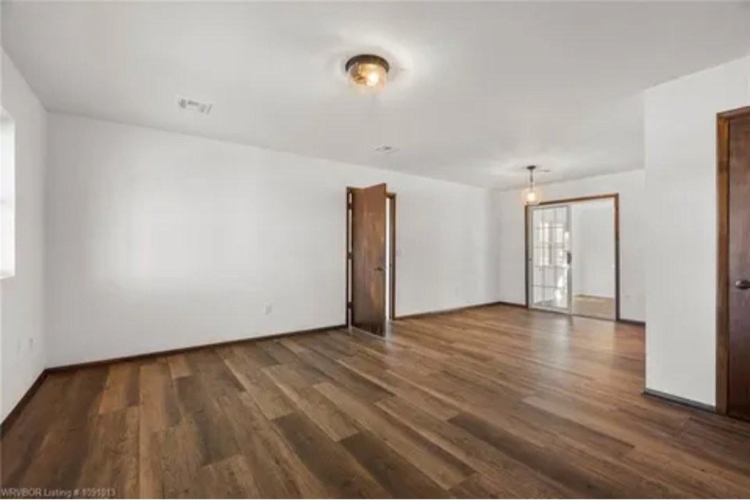 617 N Harriet St - Photo 4 of 10