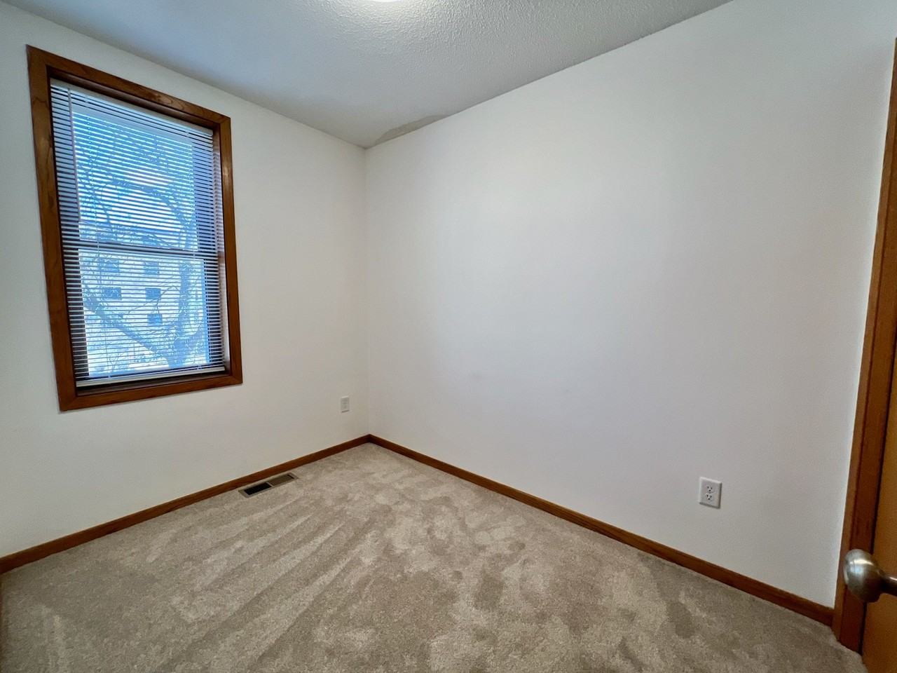 414 N Walnut St Chaska Mn - Photo 3 of 11