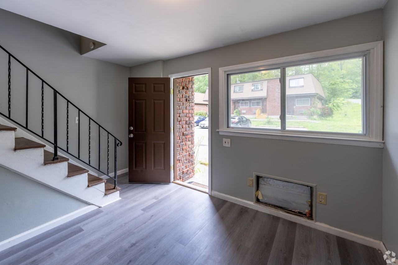 29 Partridge Hill Rd #12 - Photo 3 of 11