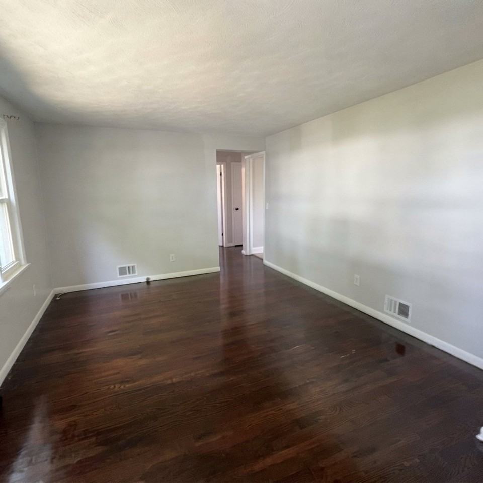 236 Clark Ave - Photo 5 of 9