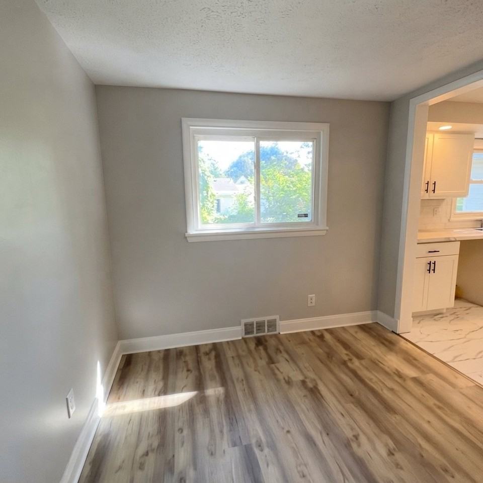 236 Clark Ave - Photo 7 of 9