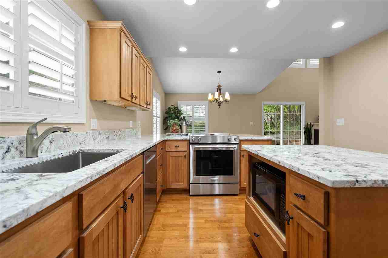 606 Geddes Ave - Photo 5 of 20