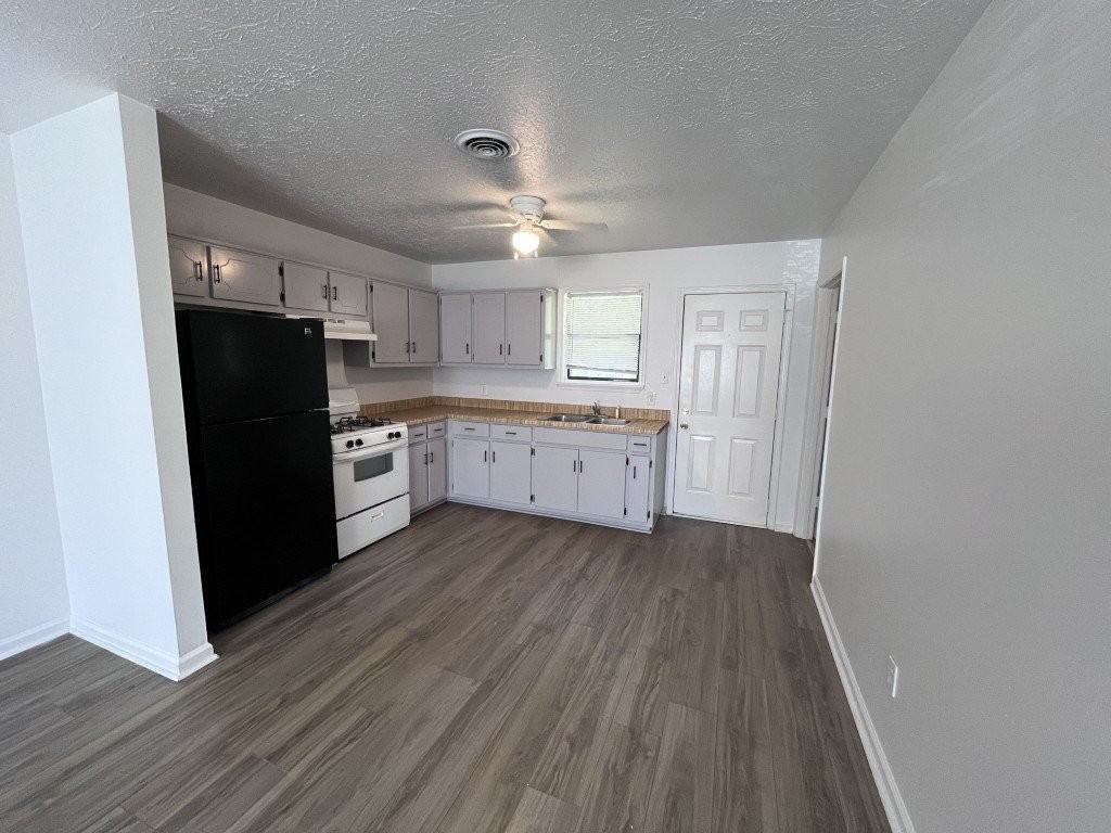 106A Jay Ln - Photo 4 of 12