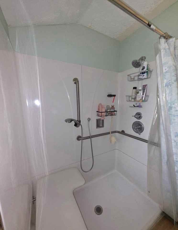 1543 Peach St - Photo 5 of 14