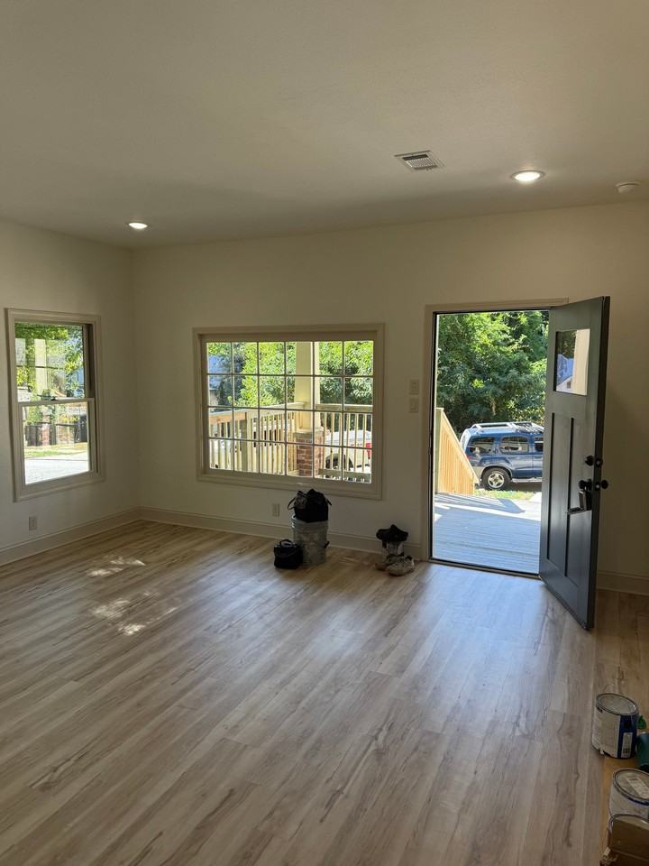 2313 Center St - Photo 6 of 15