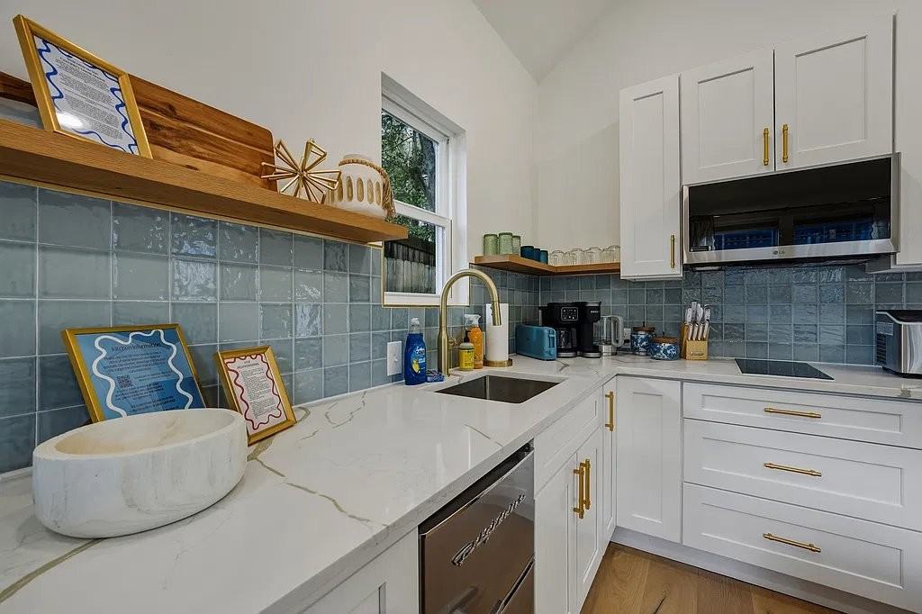 621 Coventry Rd - Photo 5 of 20
