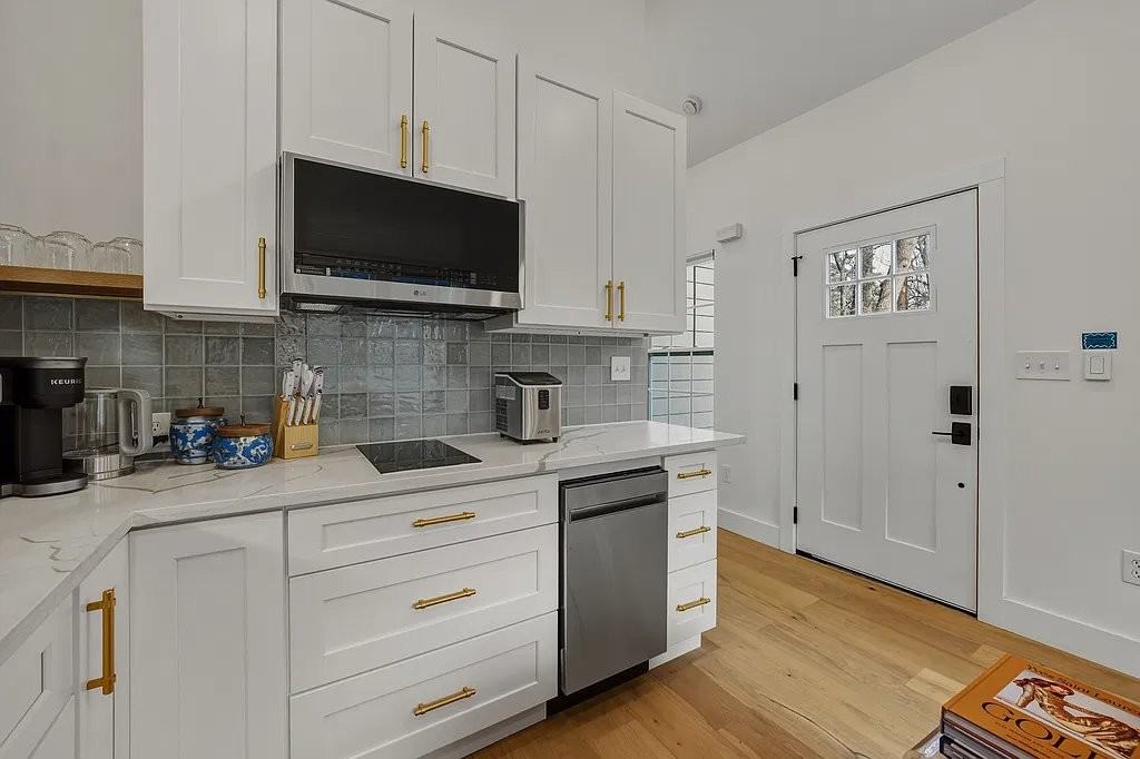 621 Coventry Rd - Photo 7 of 20