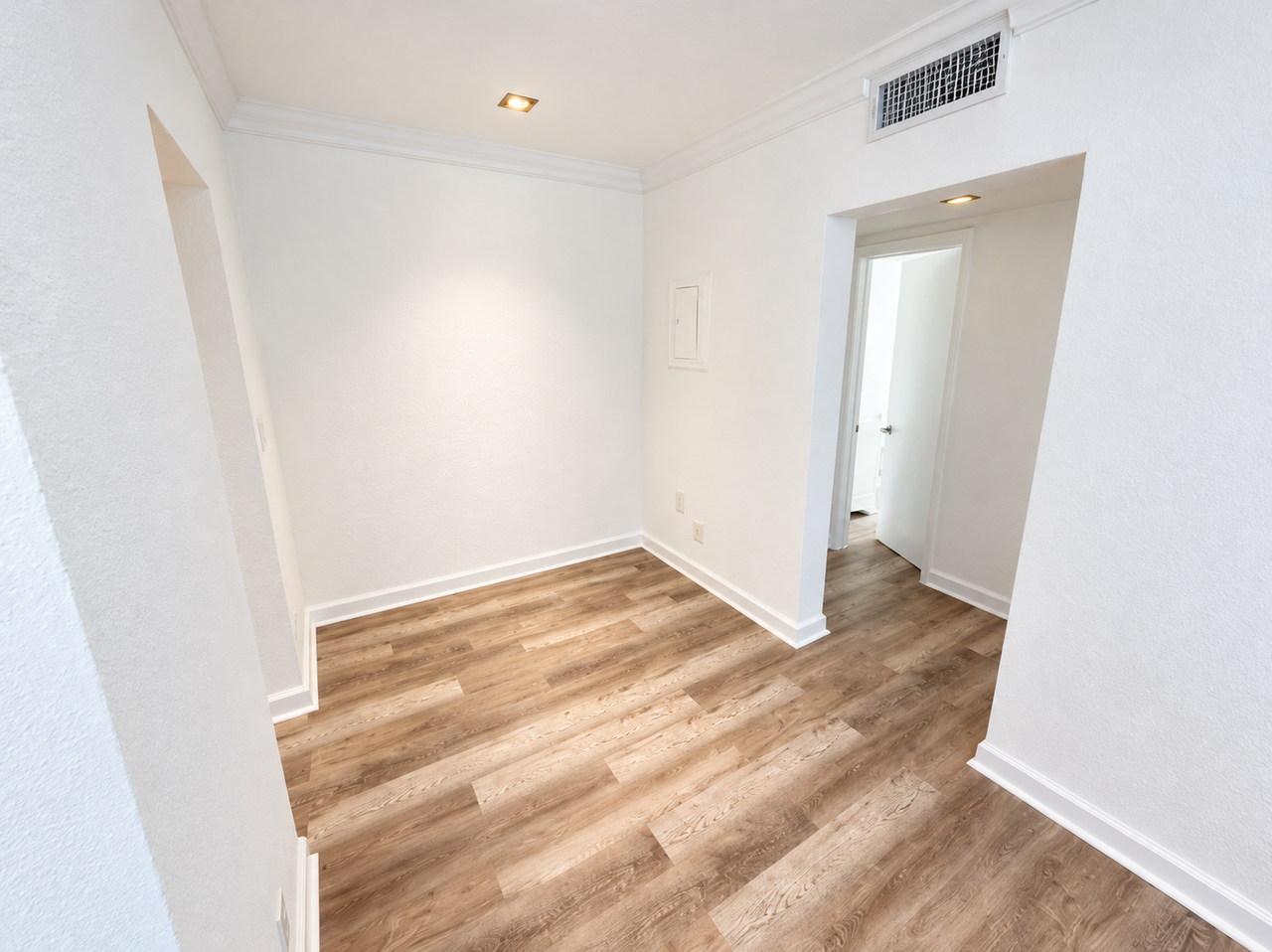 1949 Northeast 172nd Street - Photo 5 of 23