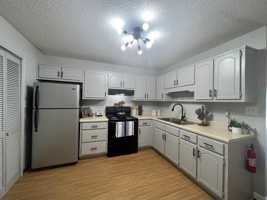 featured image of 460 Main St
