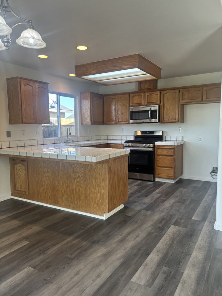 1926 S Wishon Ave #1 - Photo 5 of 14