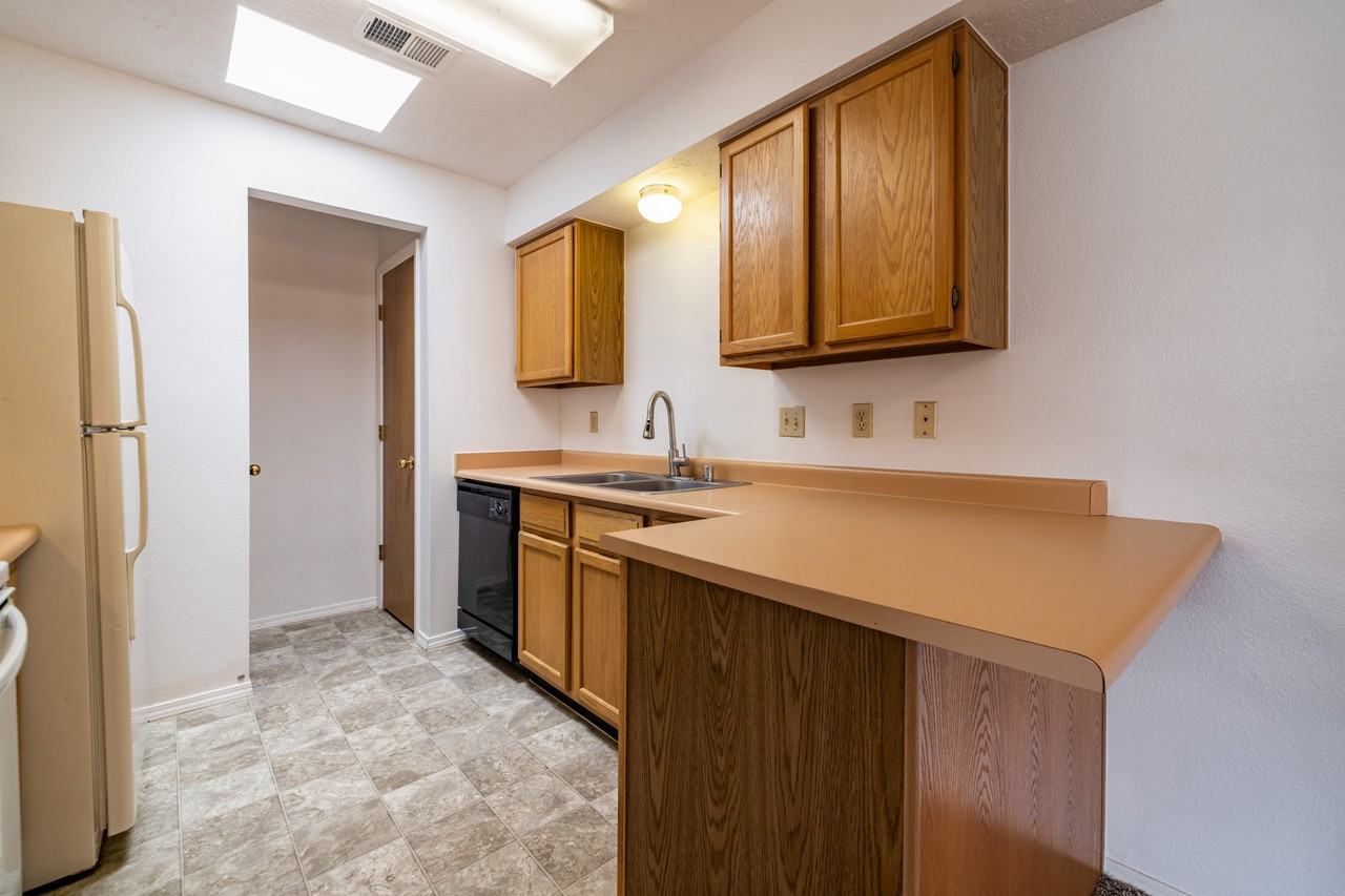 5801 Lowell NEUnit 28D #1 - Photo 5 of 18