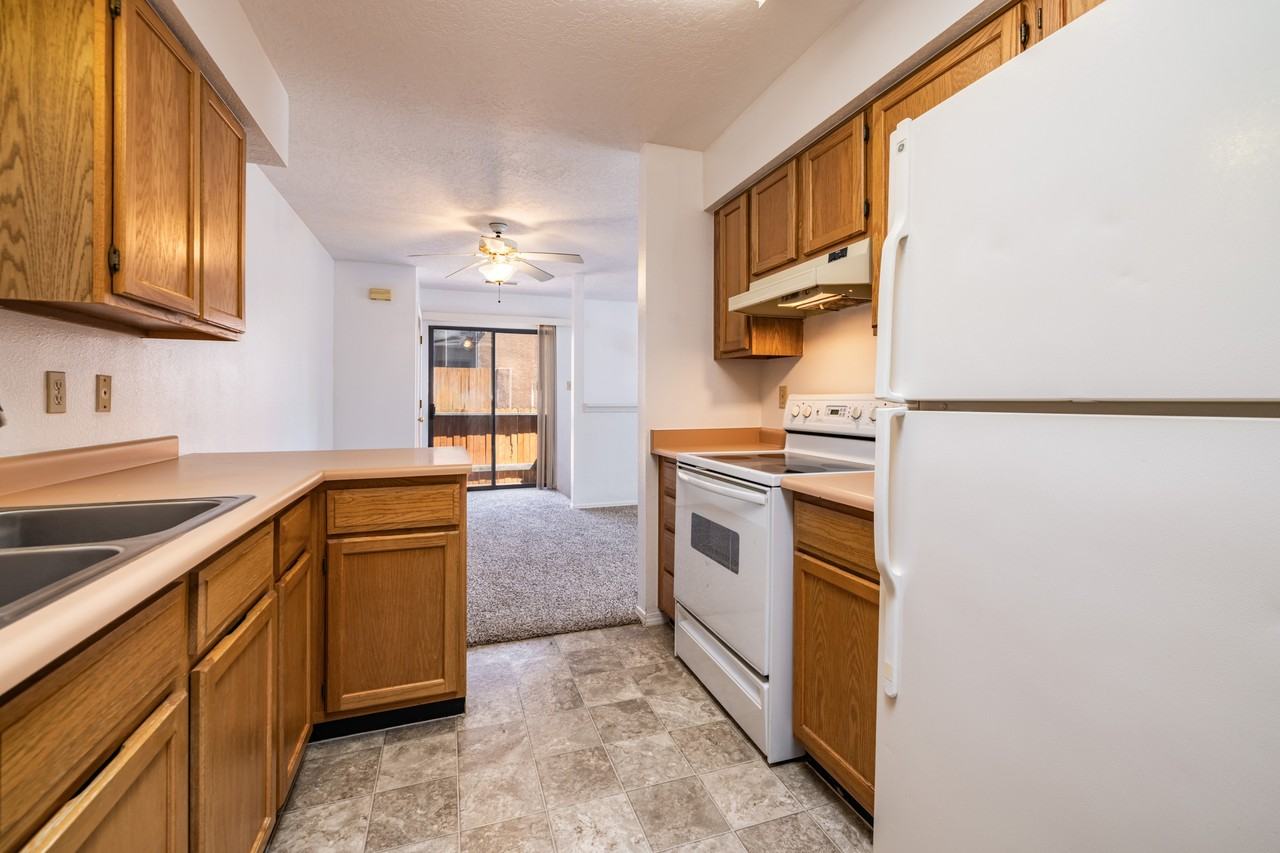 5801 Lowell NEUnit 28D #1 - Photo 7 of 18