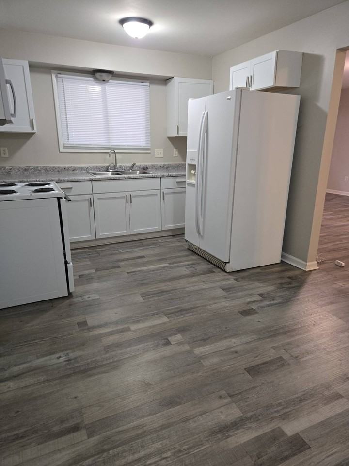 1242 Taylor Dr W #1 - Photo 6 of 14