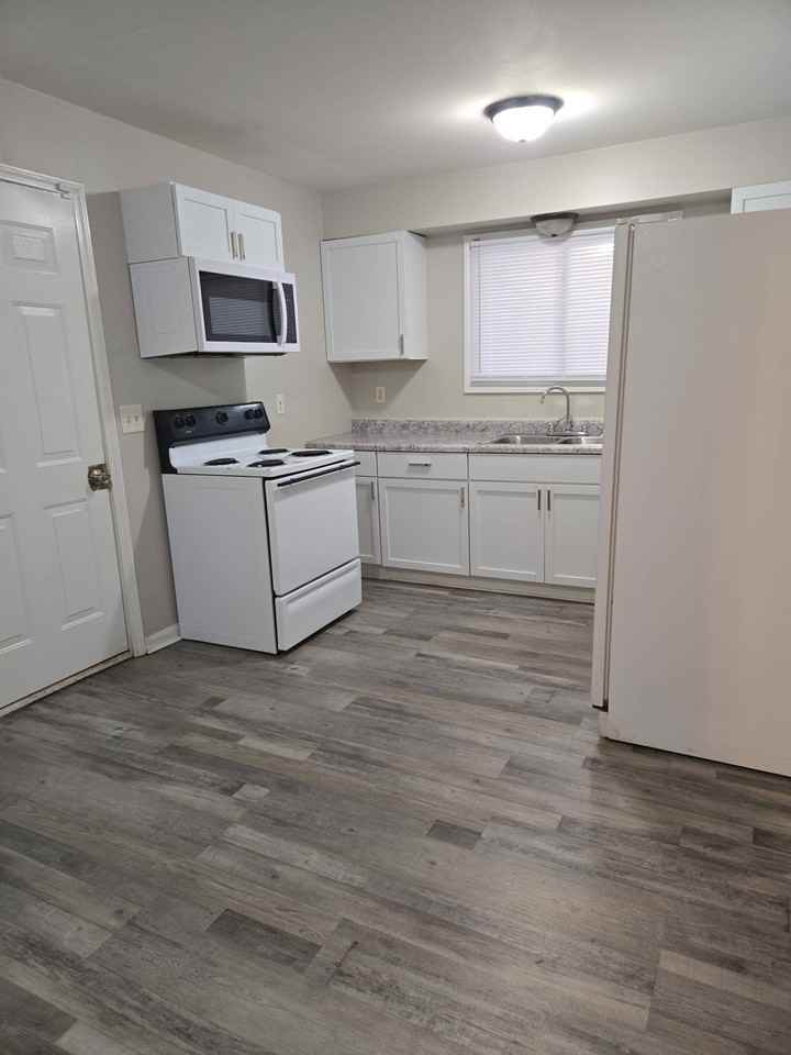 1242 Taylor Dr W #1 - Photo 7 of 14
