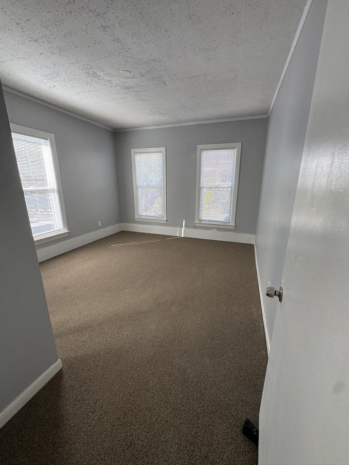 383 Concord St #1 - Photo 5 of 15