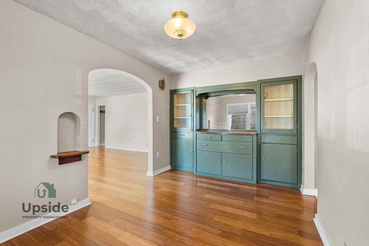 2504 E Sharp Ave #1 - Photo 3 of 35