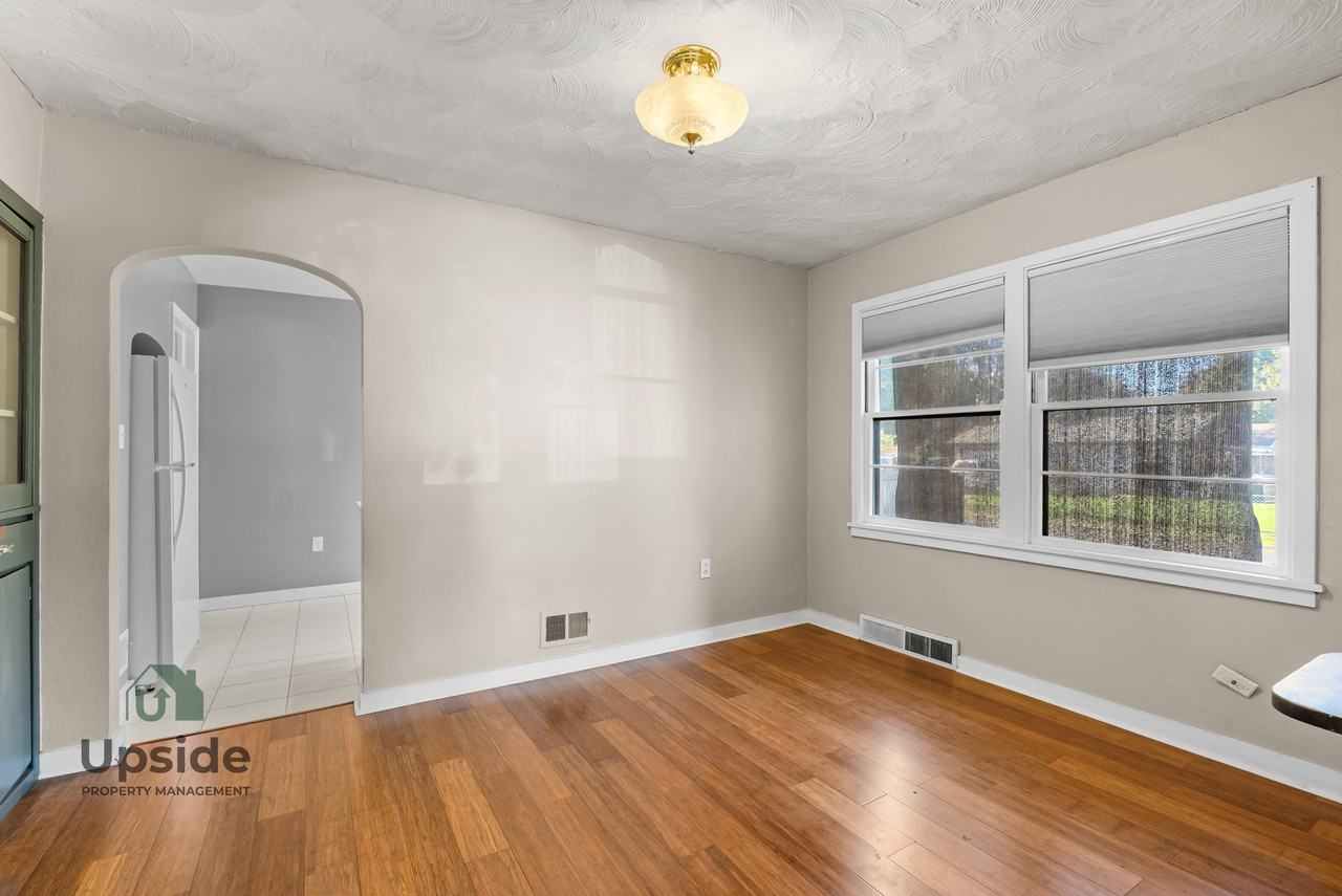 2504 E Sharp Ave #1 - Photo 4 of 35