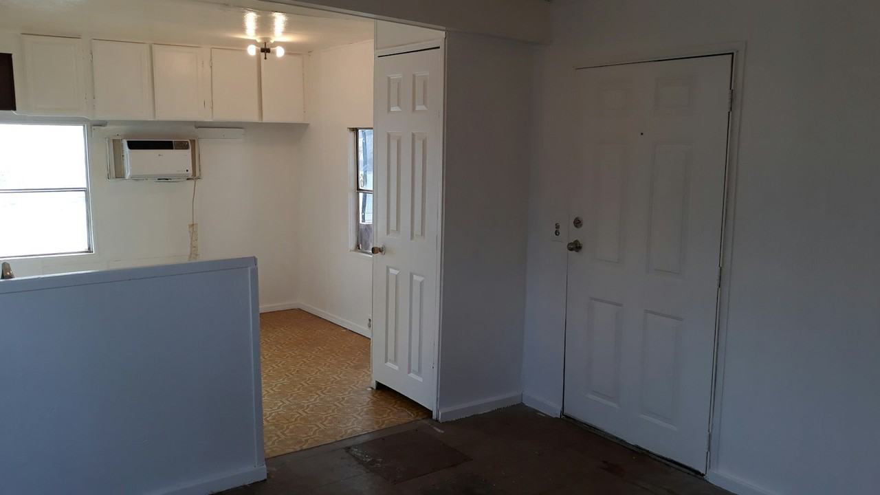 200 South Marshall Street, Unit 6 - Photo 4 of 6