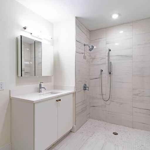 202 Green St - Photo 2 of 10