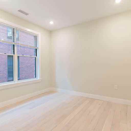 202 Green St - Photo 3 of 10