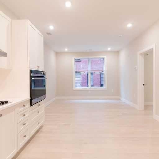 202 Green St - Photo 5 of 10