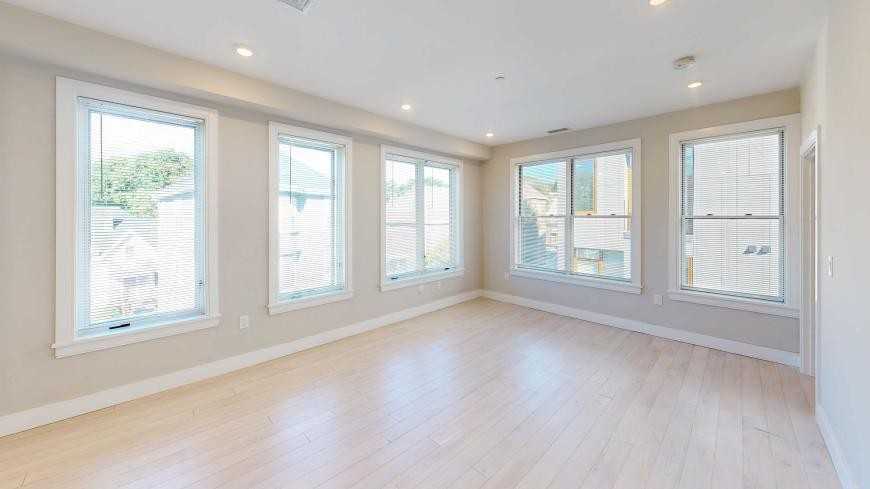 205 Green St - Photo 2 of 5