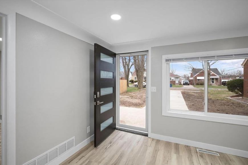 514 Conrad Ave - Photo 3 of 10