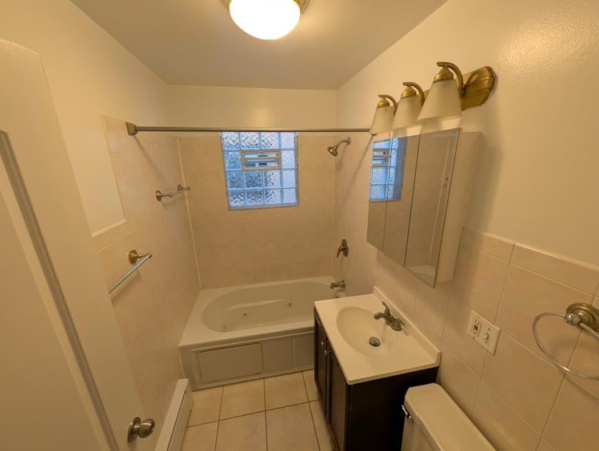 5820 N Maplewood Ave - Photo 4 of 10