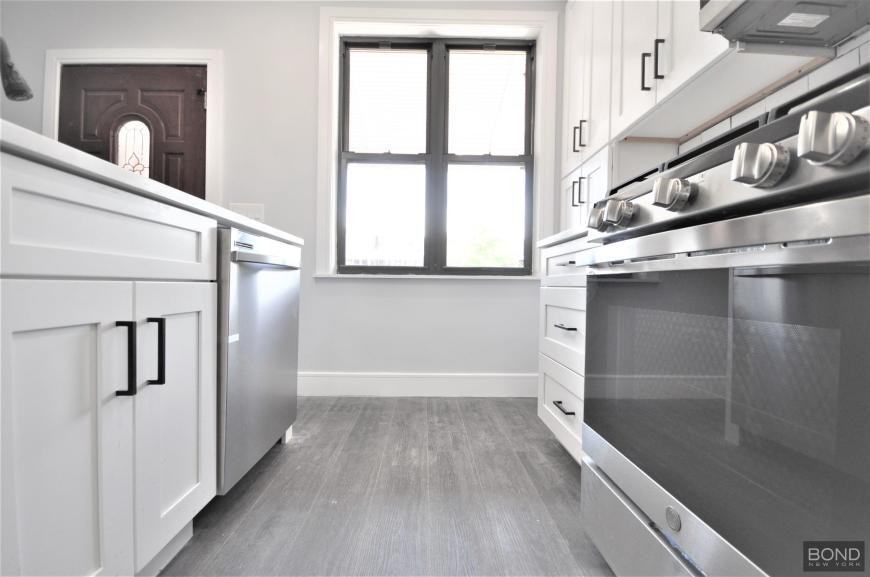 135 E 46th St - Photo 3 of 10