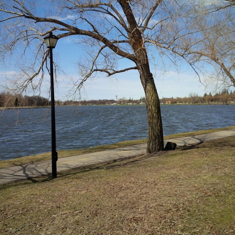 717 Crescent Rd E - Photo 3 of 6