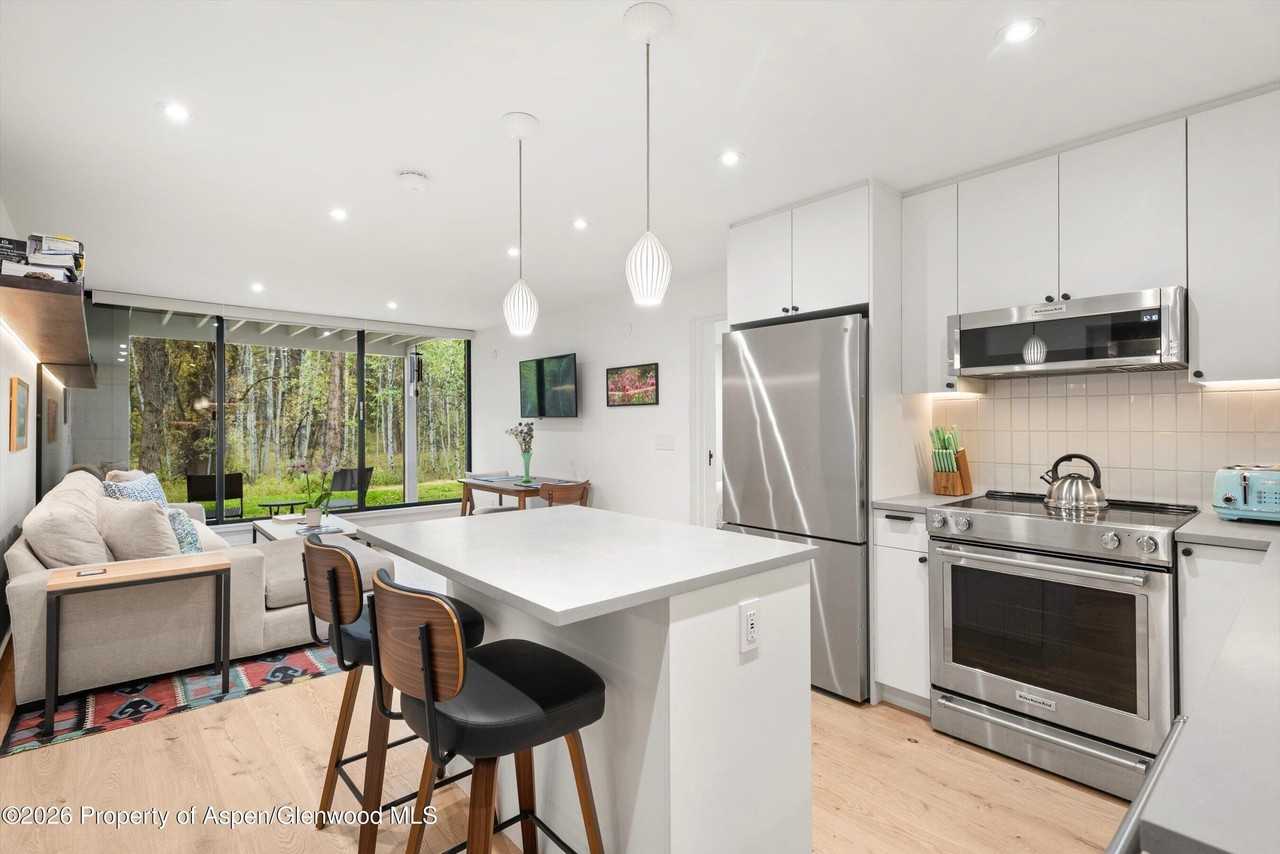416 Vine St - Photo 4 of 15