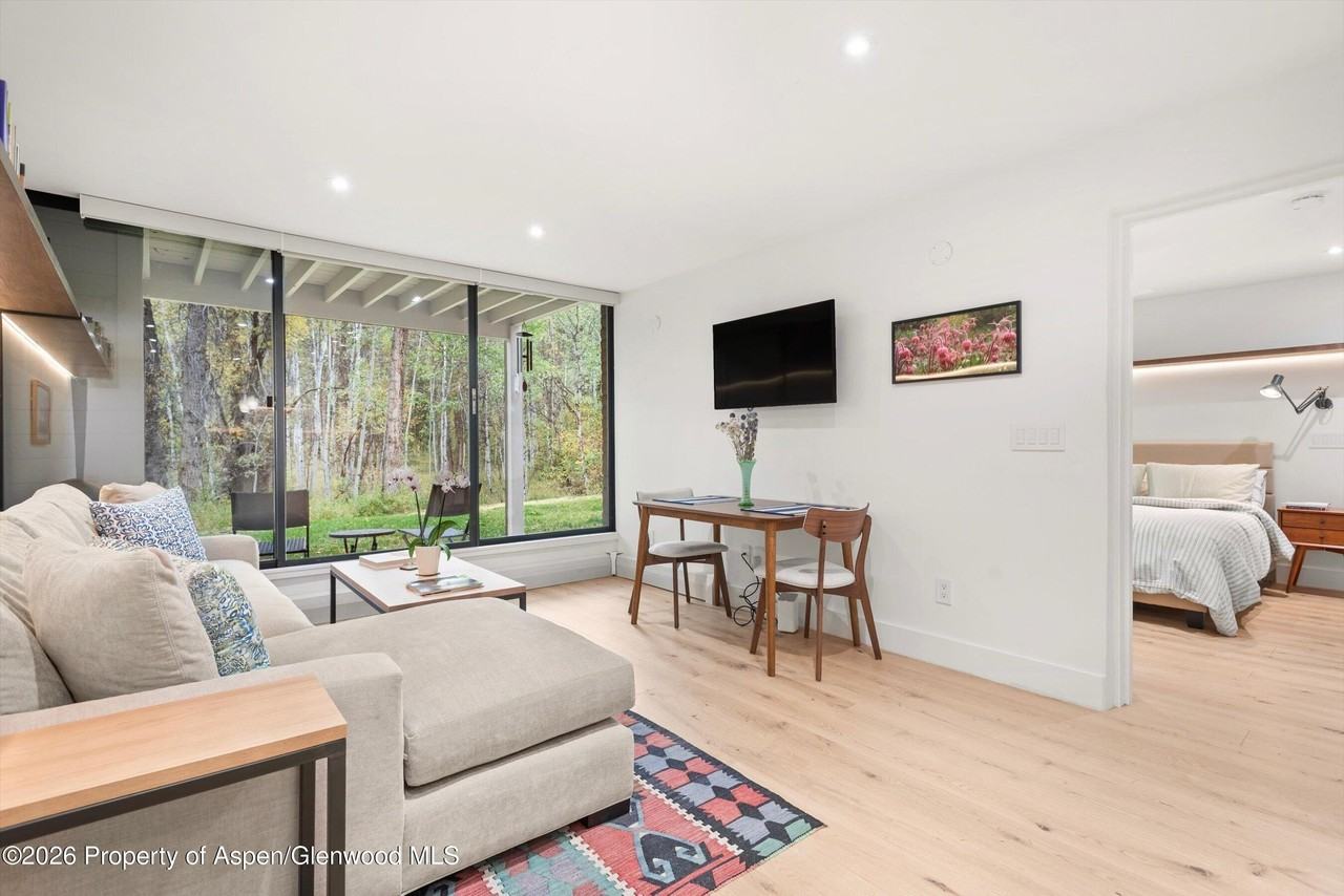 416 Vine St - Photo 5 of 15