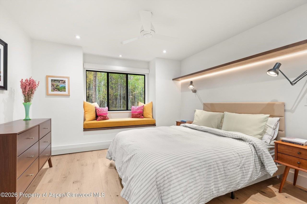 416 Vine St - Photo 6 of 15