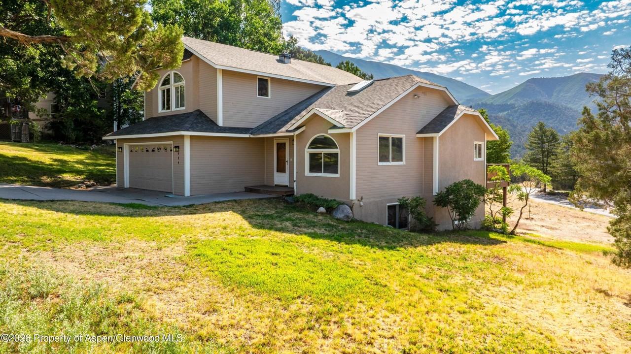 484 Canyon Creek Dr - Photo 2 of 27