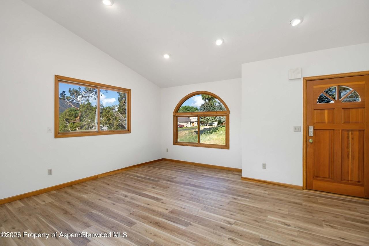 484 Canyon Creek Dr - Photo 6 of 27