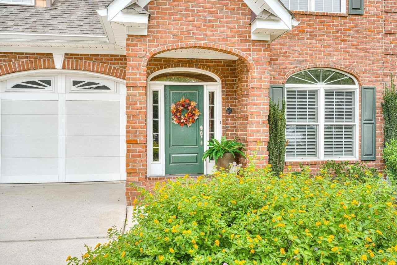 124 Amberly Cir - Photo 3 of 39