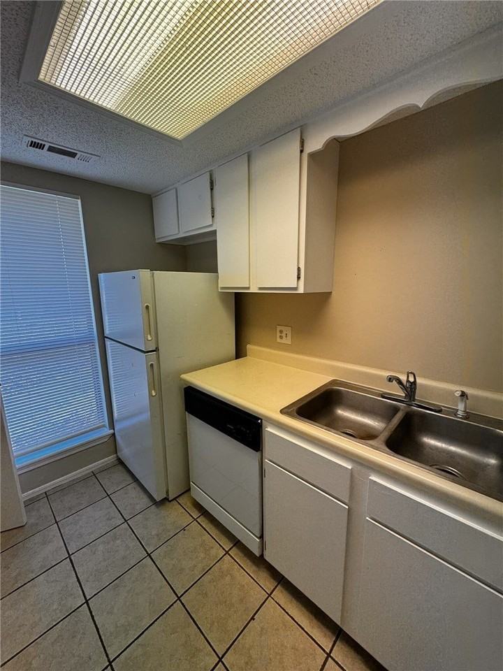 1820 S 13th Pl - Photo 3 of 11